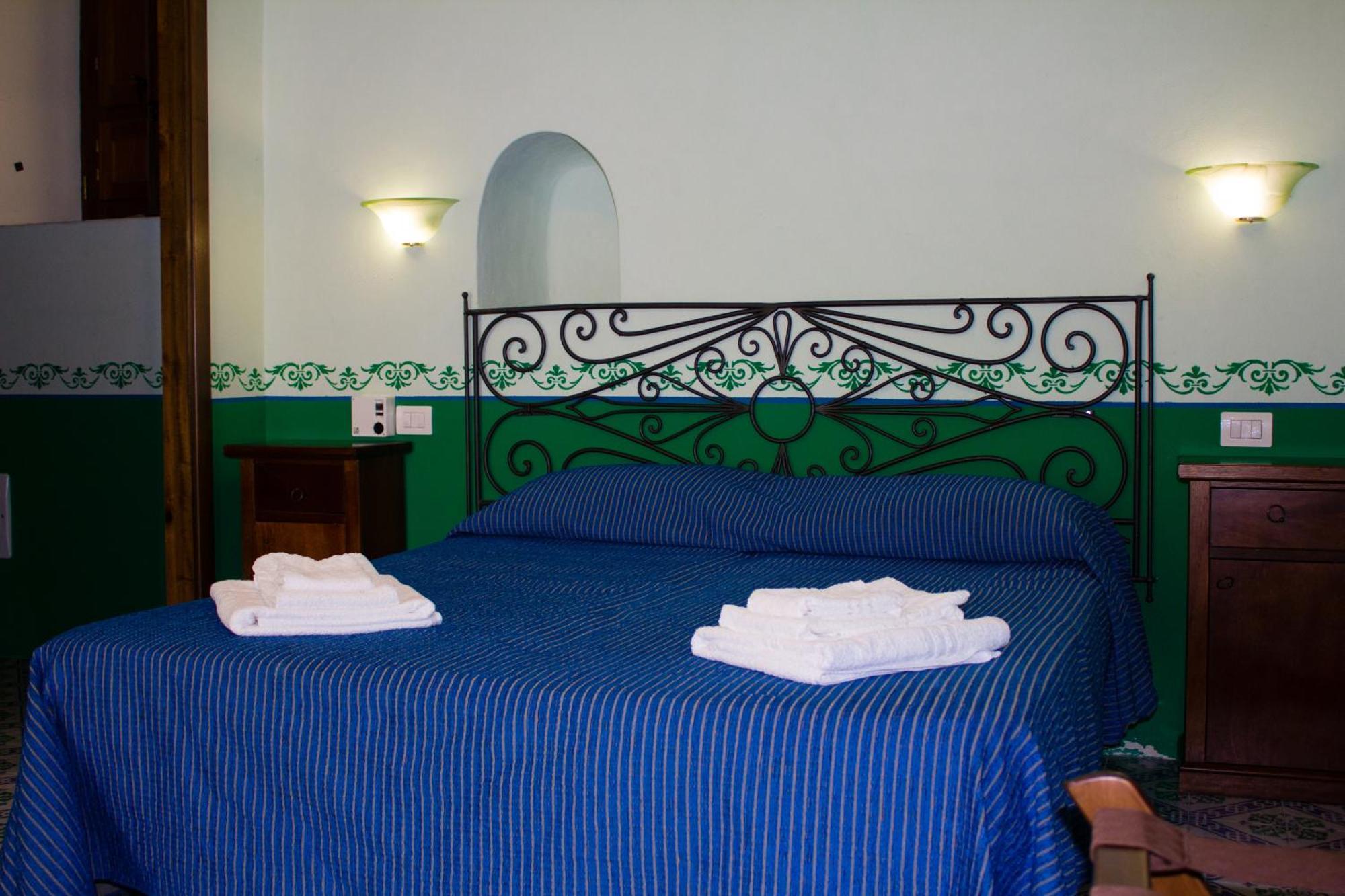 Hotel Arcangelo - Salina Санта Марина Салина Екстериор снимка