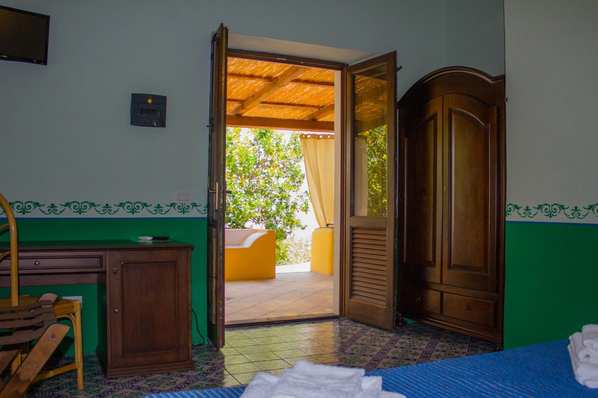 Hotel Arcangelo - Salina Санта Марина Салина Екстериор снимка