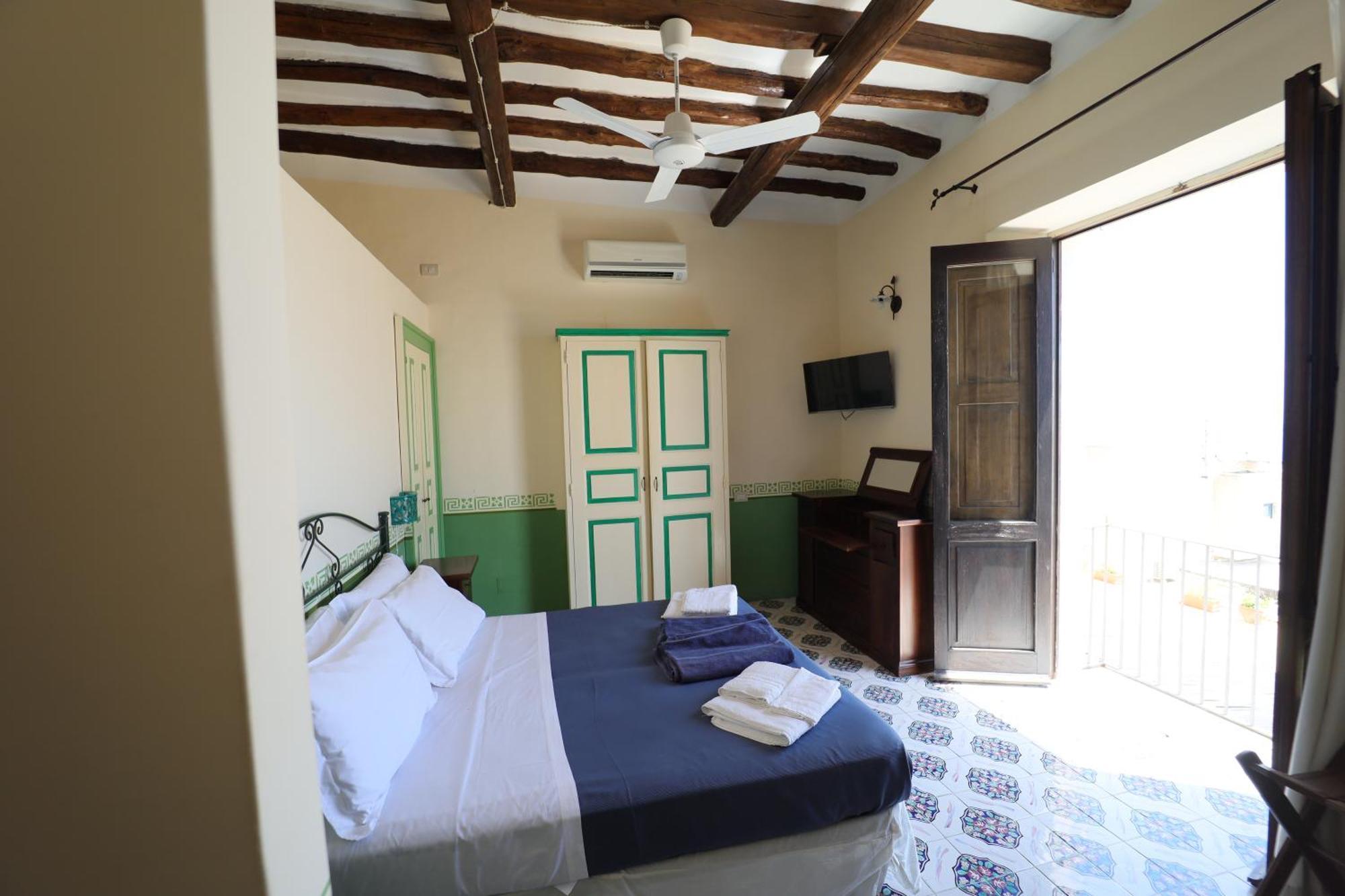 Hotel Arcangelo - Salina Санта Марина Салина Екстериор снимка
